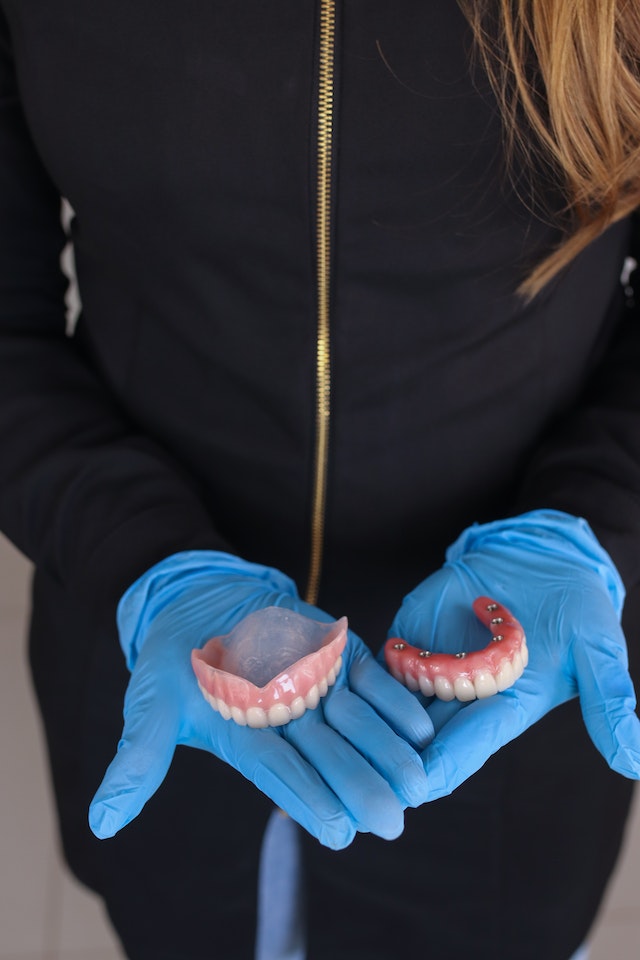 protezy zębowe