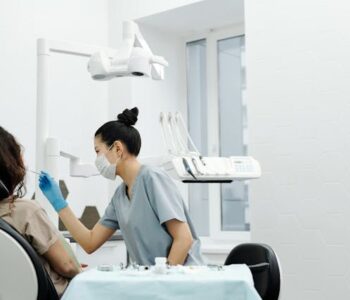 Podniesienie dna zatoki szczękowej metodą zamkniętą