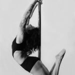 Jakie topy do pole dance zapewniają najlepsze trzymanie biustu?