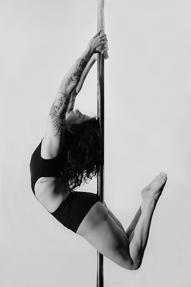 Jakie topy do pole dance zapewniają najlepsze trzymanie biustu?