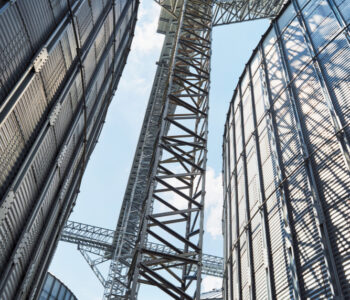 Wykładziny z węglika krzemu, a odporność na ścieranie – co warto wiedzieć?