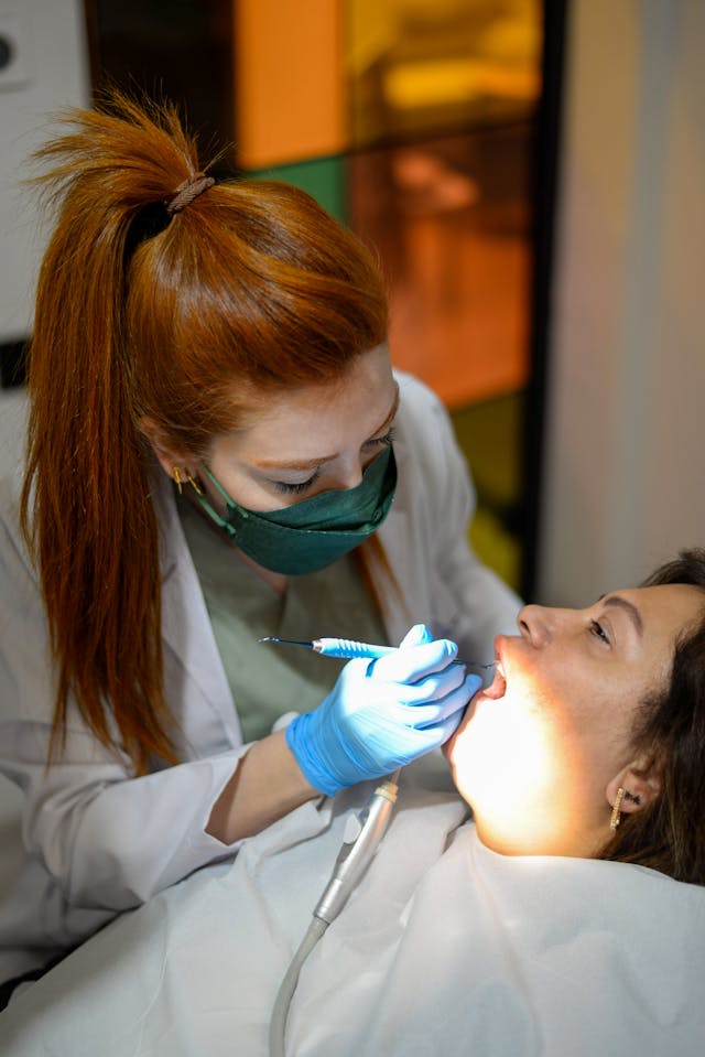 Lakowanie bruzd – zalety i wady