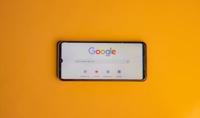 Jak długo trwa usunięcie opinii z Google po jej skasowaniu?