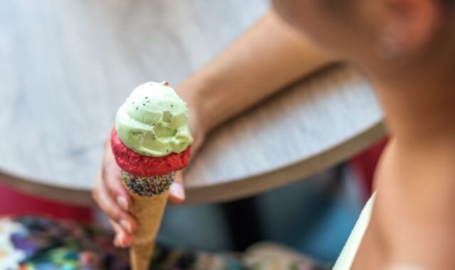 Czy profesjonalna maszyna do robienia lodów opłaca się w restauracji?