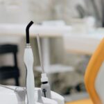 Jak wybrać gabinet stomatologiczny do bezpiecznego wybielania zębów?