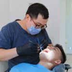 Krwawienie dziąseł po usunięciu kamienia – jak długo może się utrzymywać?